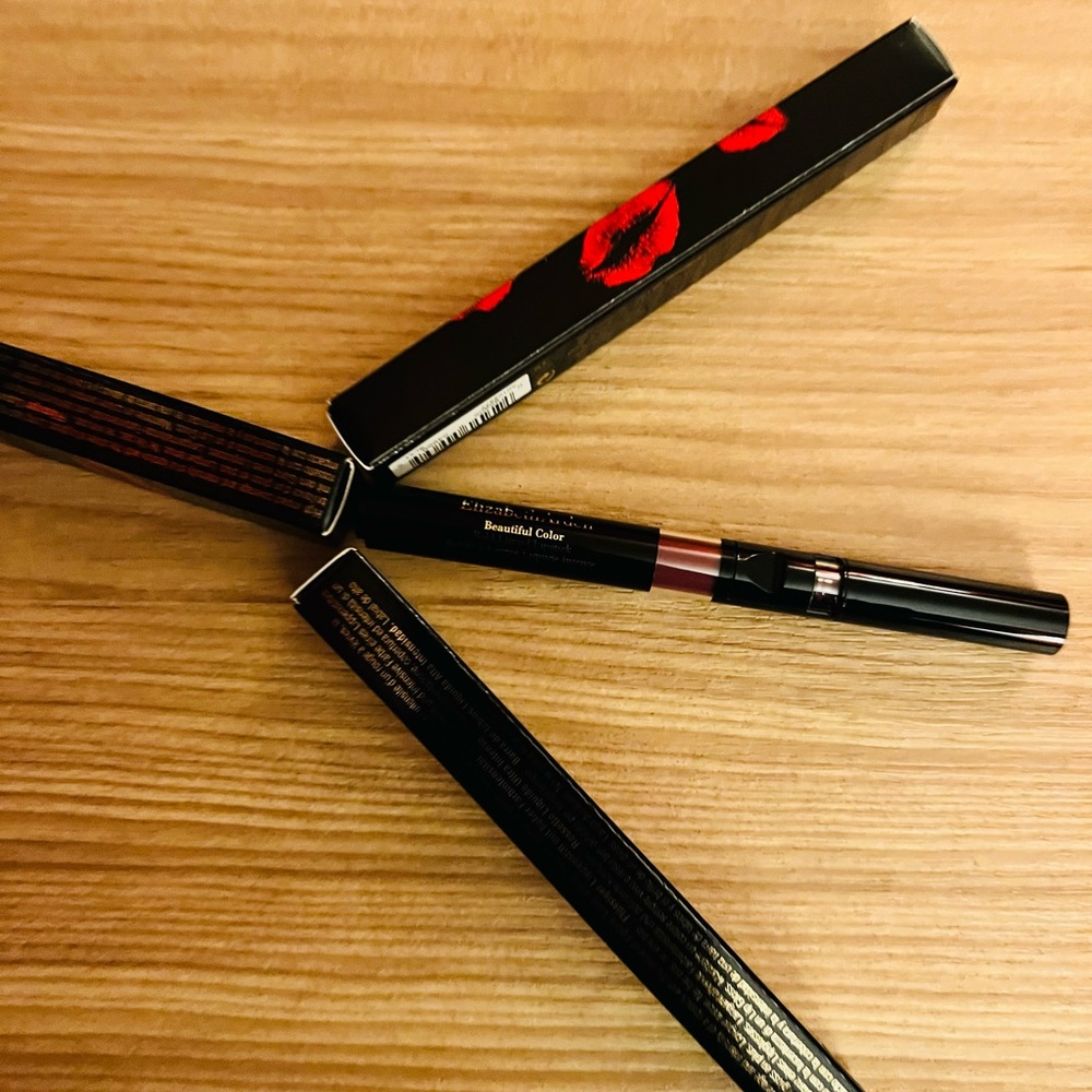 COPY - Elizabeth Arden Bold Liquid Lipstick 💄